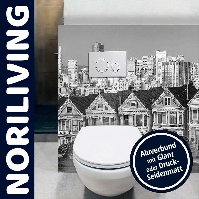 Toilette mit urbaner Skyline-Gestaltung und stilvoller Spüle in Aluoptik