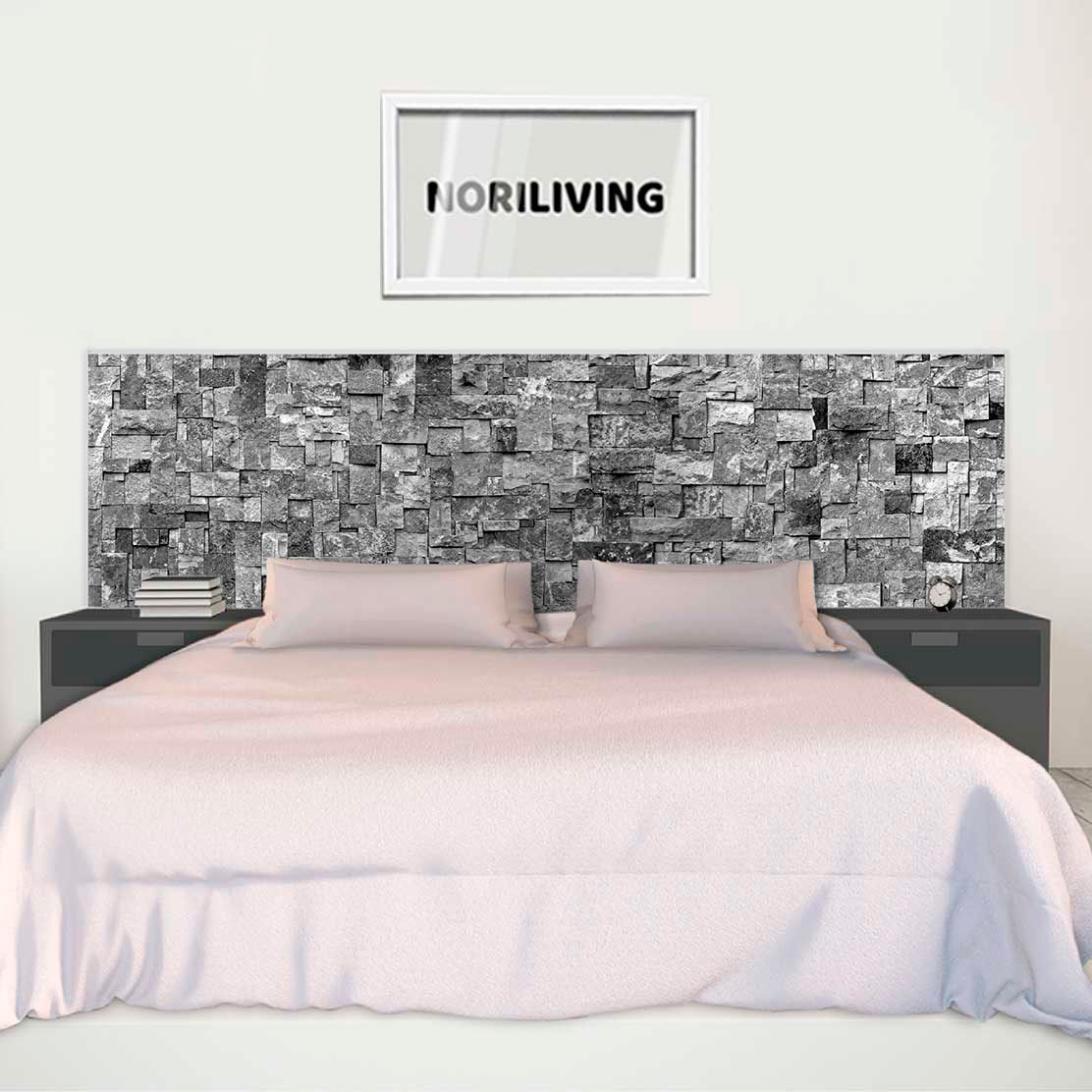 im Schlafzimmer eingebaute Bettrückwand mit Motiv Steinwand Mosaik mittelgrau 209b schwarz-weiß