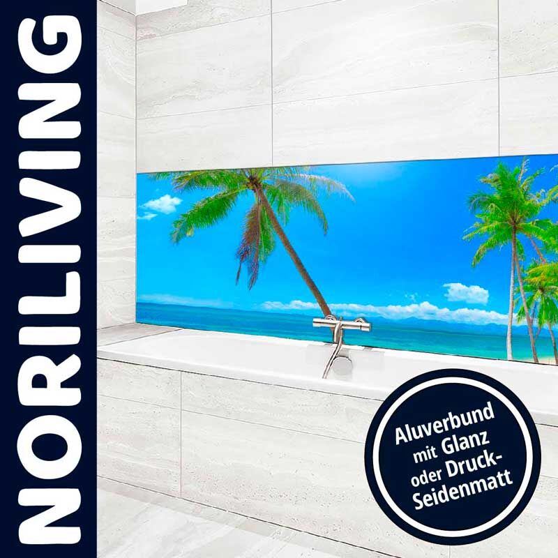 Moderne Badewanne mit tropischem Strandmotiv von Noriliving an der Wand