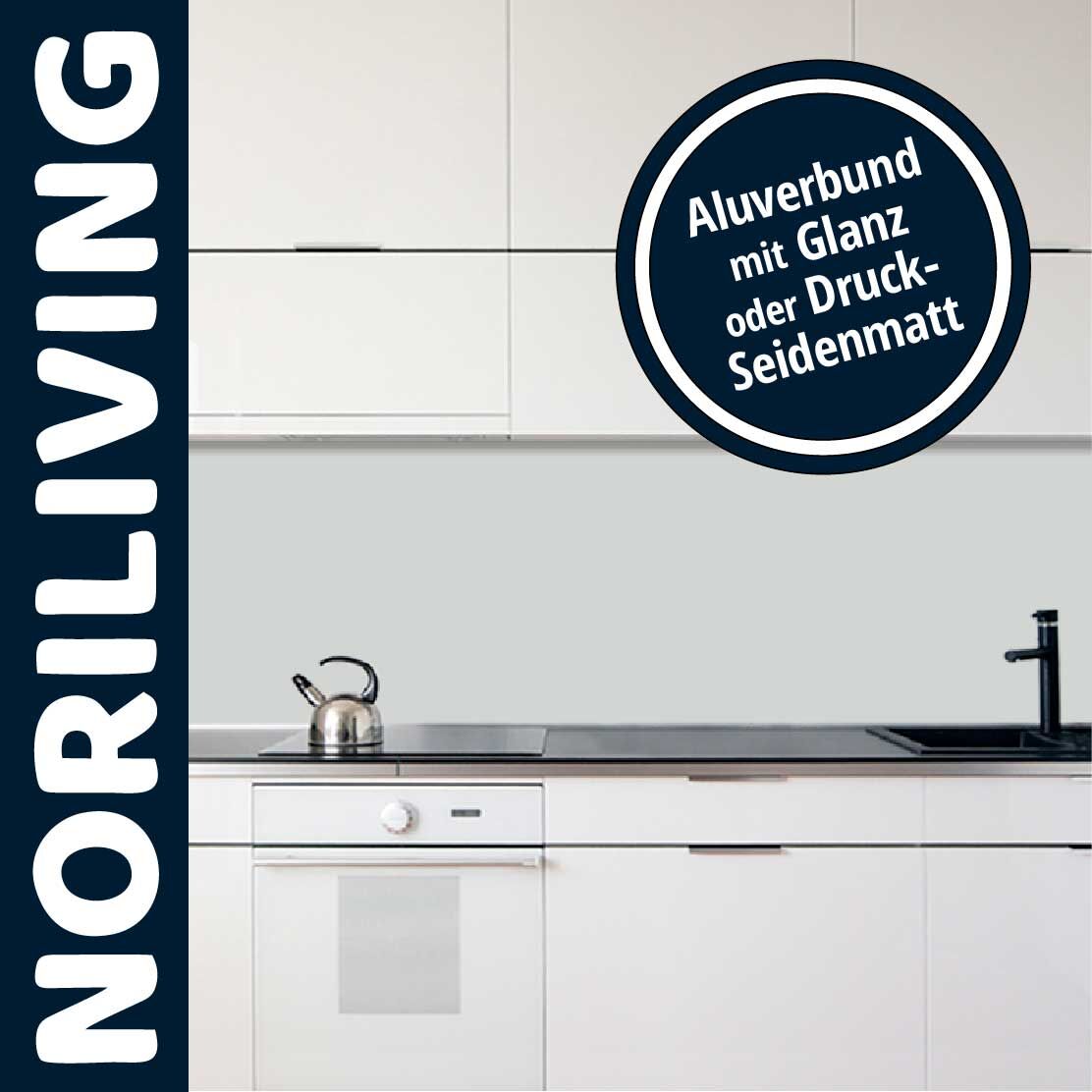 Weiße Küche mit Aluverbund, glänzender Oberfläche und NORILIVING-Logo
