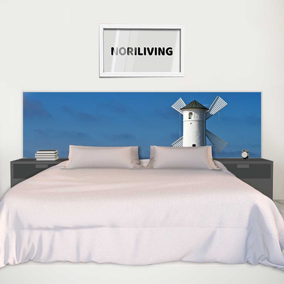 im Schlafzimmer eingebaute Bettrückwand mit Motiv Leuchtturm Windmühle weiß 360