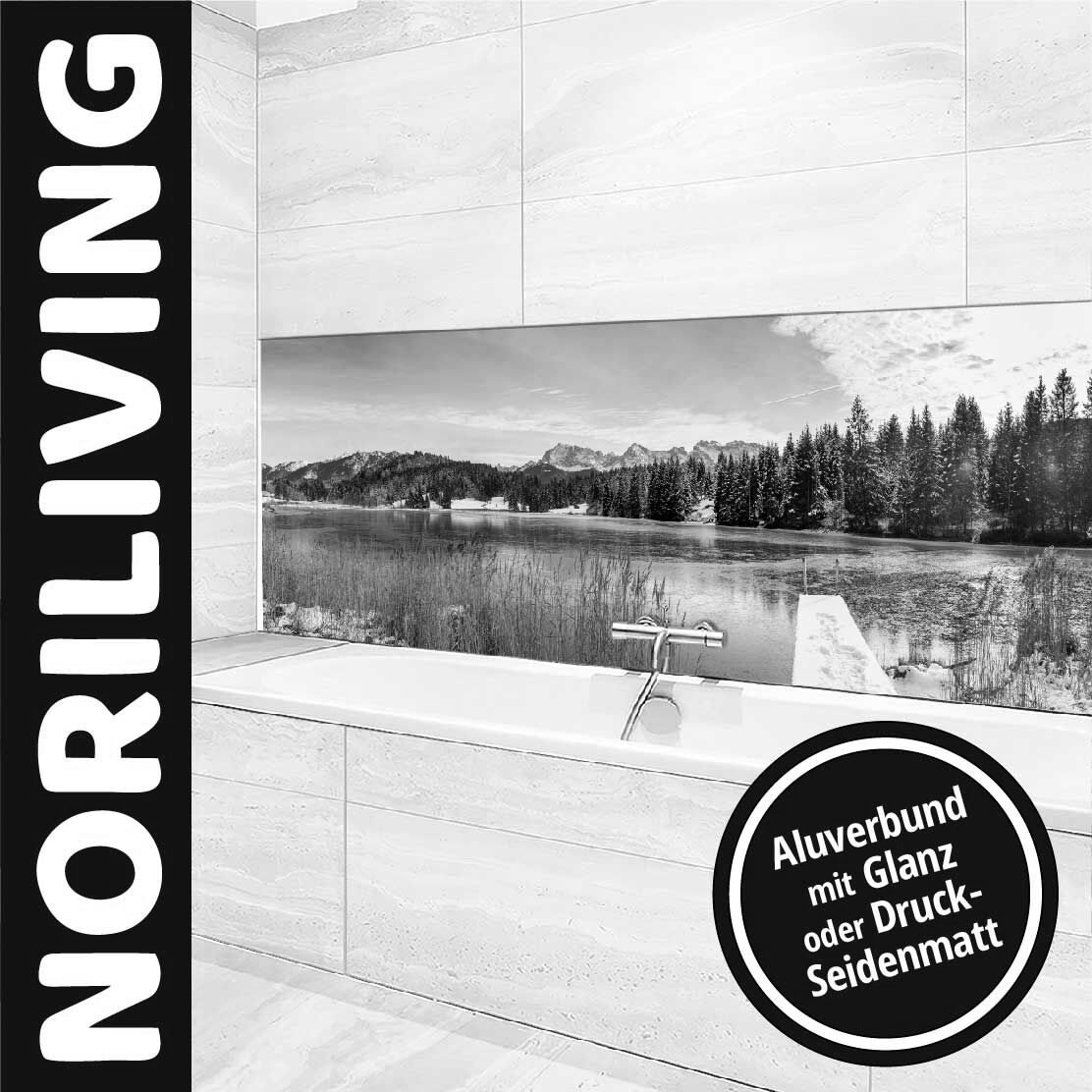 Modernes Badezimmer mit einem großformatigen Wandbild eines Sees in einem Aluverbundrahmen von Noriliving, erhältlich in Glanz oder Druck-Seidenmatt. Großes NORILIVING-Logo sichtbar.