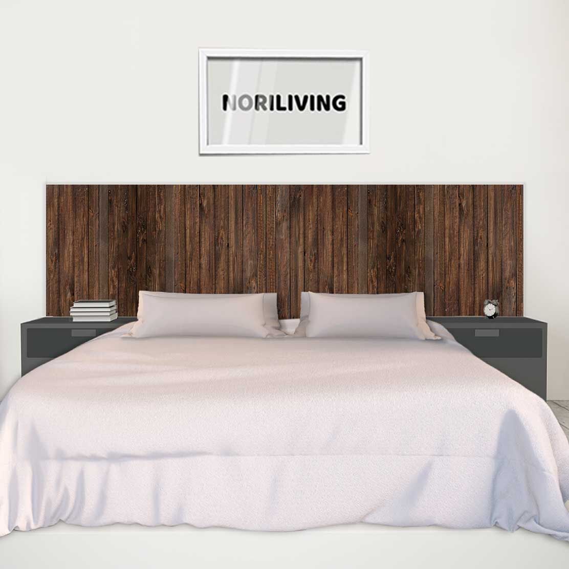 im Schlafzimmer eingebaute Bettrückwand mit Motiv Alte Holzbohlen 056