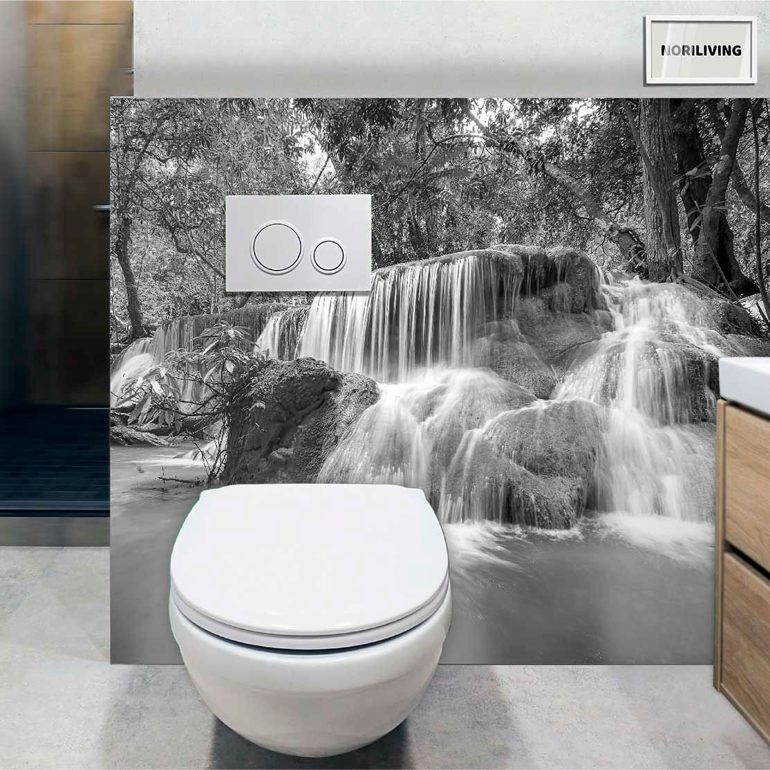 im WC eingebaute Toilettenrückwand mit Motiv Wasserfall im Wald 221 schwarz-weiß