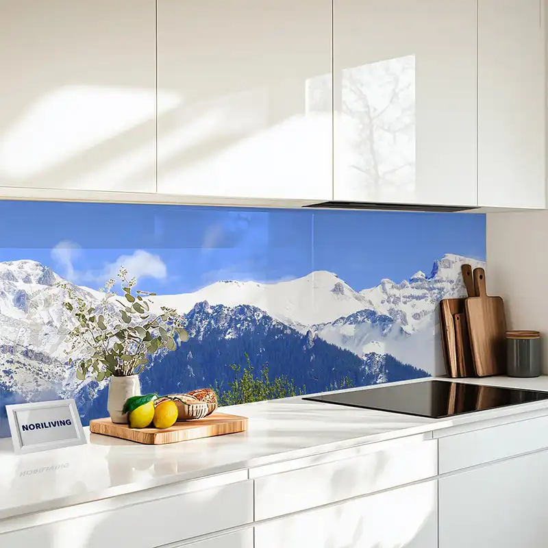 Küchenrückwand Alu Verschneite Berge mit grüner Wiese 856