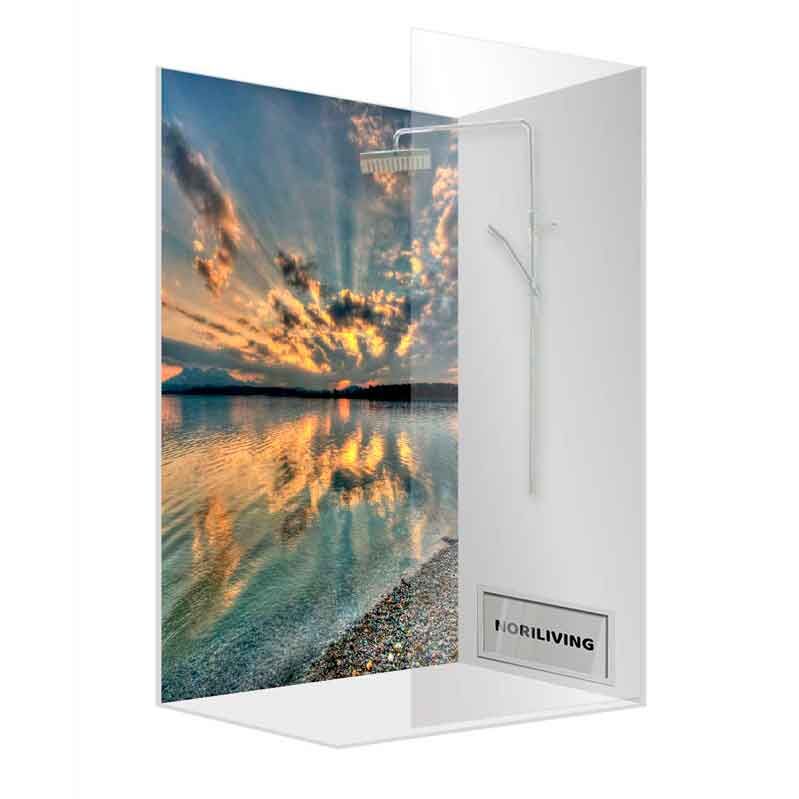 Moderne Duschrückwand mit Fotodruck eines Sonnenuntergangs über einem See