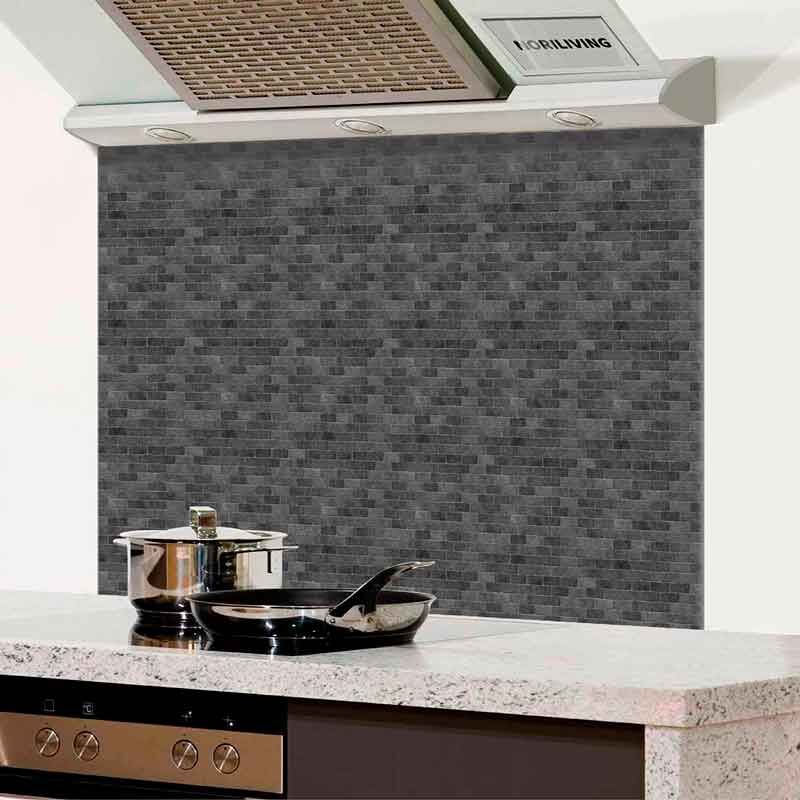 Küchenrückwand in Grau mit Steinoptik hinter Kochfeld