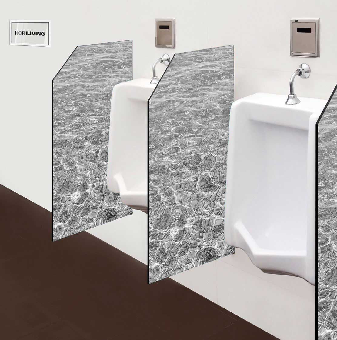 in der Toilette eingebaute Schamwand mit Motiv fließende Wasseroberfläche des blauen Meeres 188 schwarz-weiß