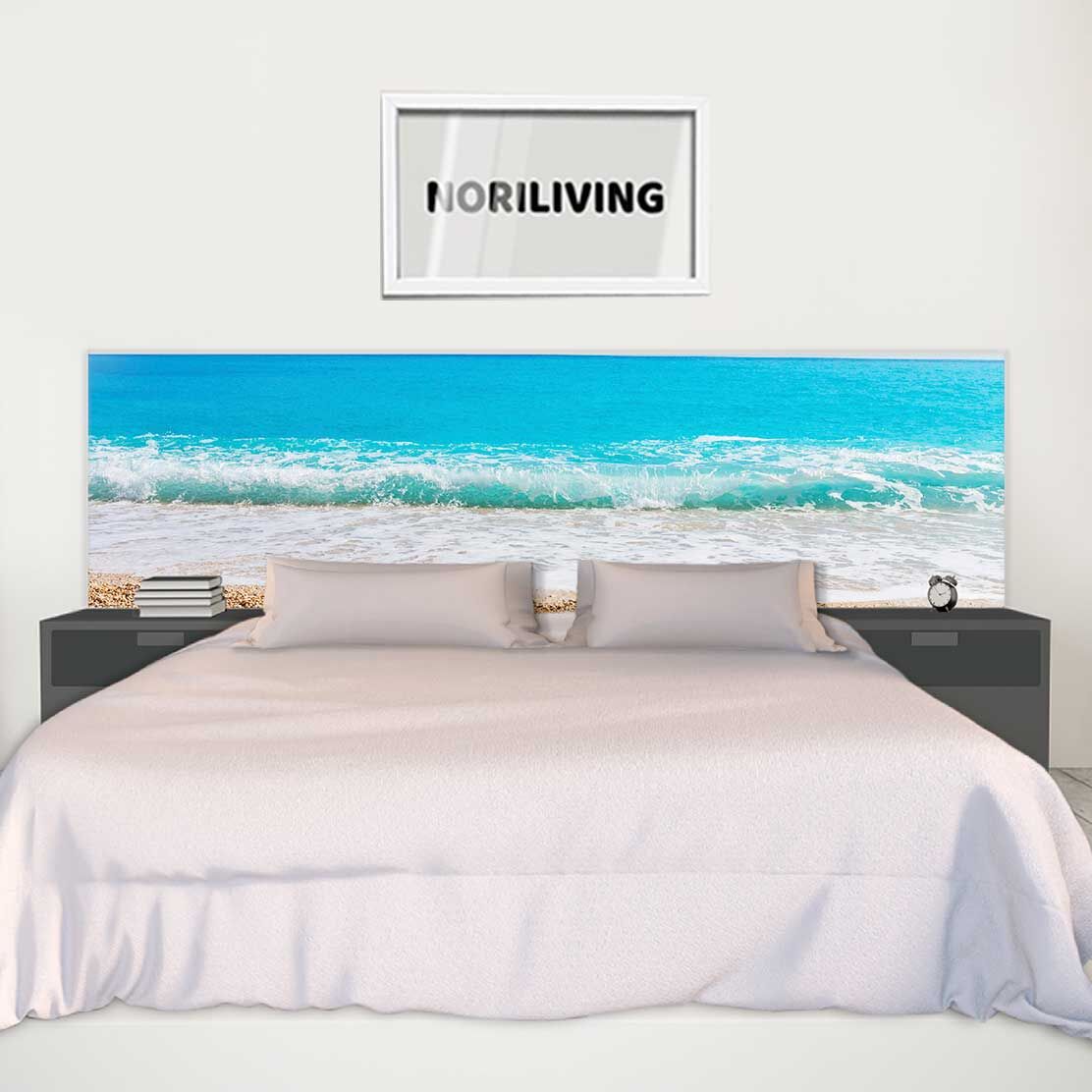 im Schlafzimmer eingebaute Bettrückwand mit Motiv schöner Strand und tropisches Meer 210