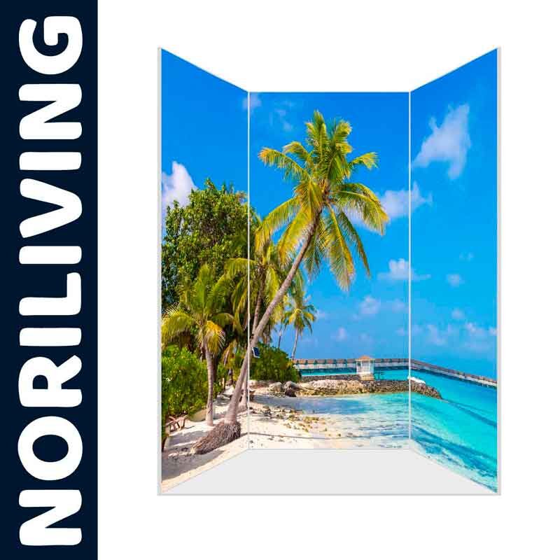 Dreiteiliger Raumteiler von Noriliving mit einem Bild einer tropischen Strandlandschaft und Palmen.