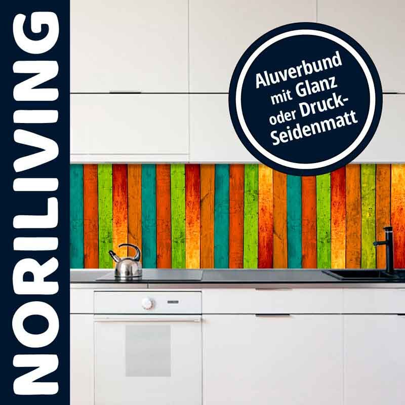 Moderne Küche mit bunter Aluverbund-Rückwand in Grün, Blau und Orange von NORILIVING