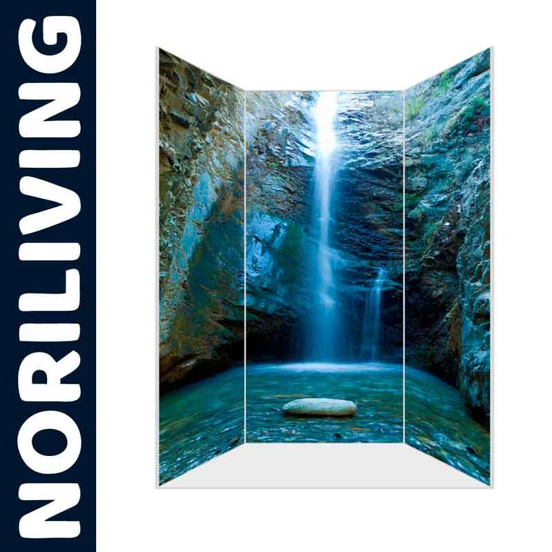Duschtrennwand mit naturgetreuem Wasserfall-Bild von Noriliving