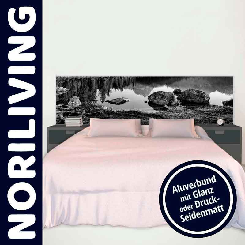 Schlafzimmer mit großem Bett, schwarz-weiß Naturmotiv auf Kopfteil und Nachttischen, Aluverbund Glanz oder Druck-Seidenmatt verfügbar