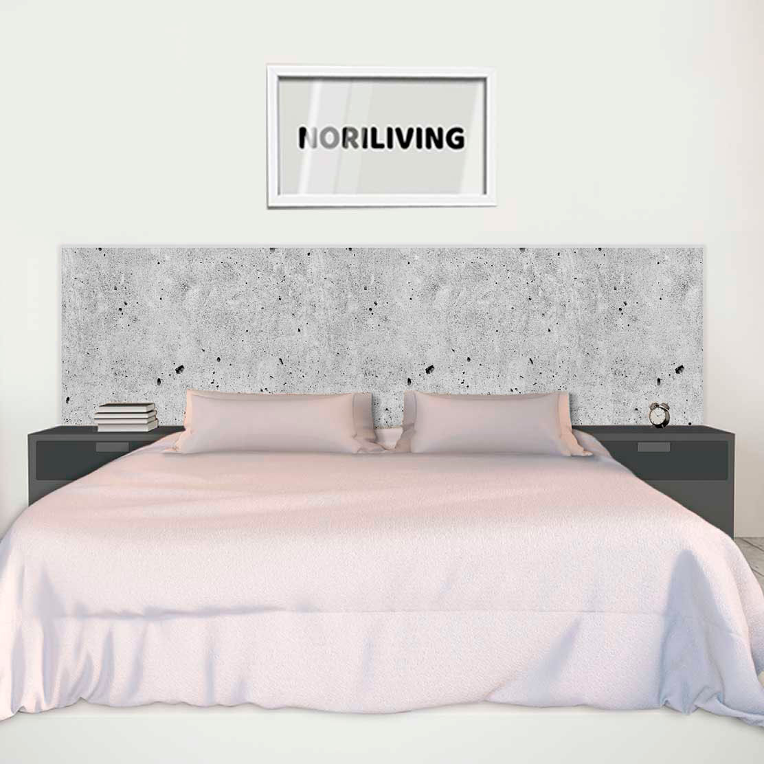 im Schlafzimmer eingebaute Bettrückwand mit Motiv beige-rötliche Zementputz-Wand 586 schwarz-weiß