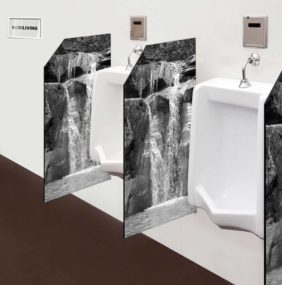 in der Toilette eingebaute Schamwand mit Motiv Wasserfall im Nordkaukasien 853 schwarz-weiß