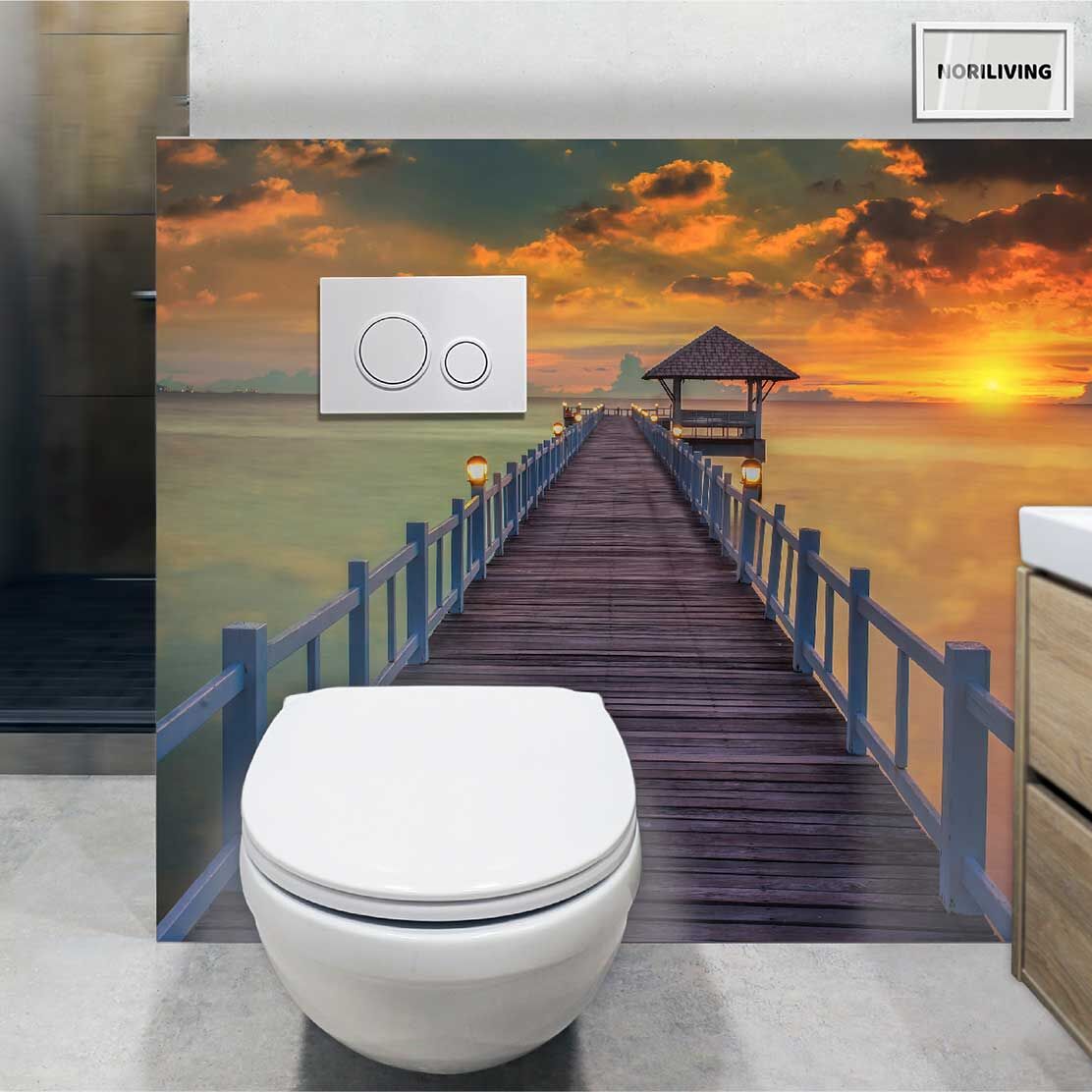 im WC eingebaute Toilettenrückwand mit Motiv sonniger Steg 794