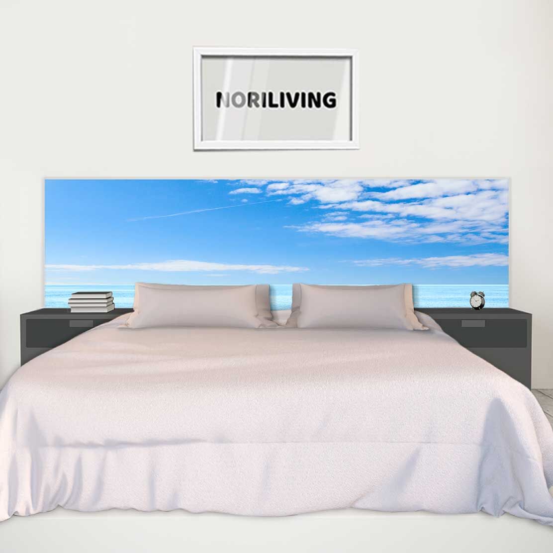 im Schlafzimmer eingebaute Bettrückwand mit Motiv Heller Holzsteg am Meer 898