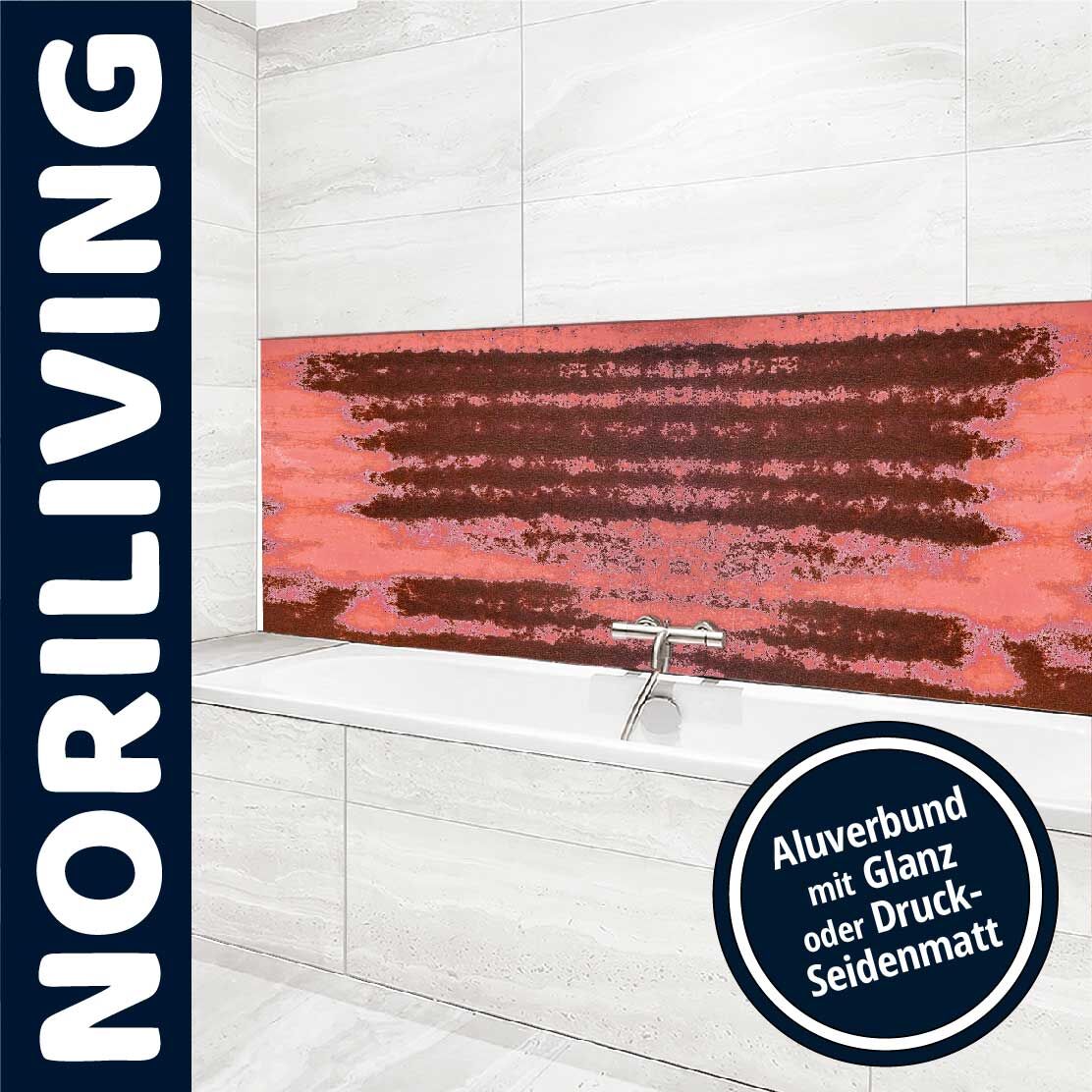 Badezimmer mit weißer Einrichtung und roter Aluverbund-Rückwand, beworben von NORILIVING