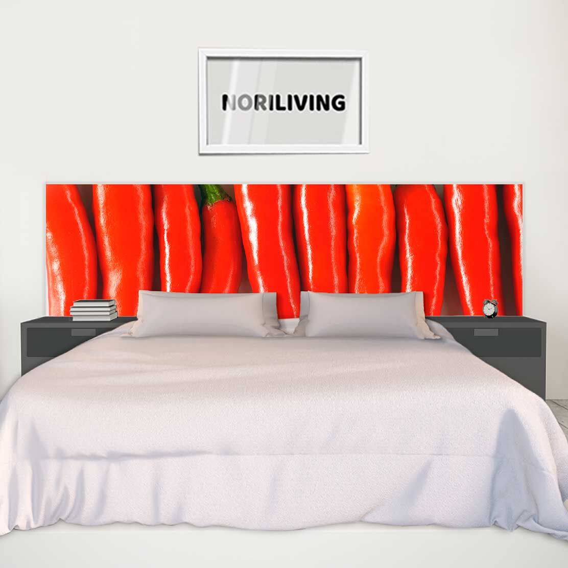 im Schlafzimmer eingebaute Bettrückwand mit Motiv rote Peperoni 517