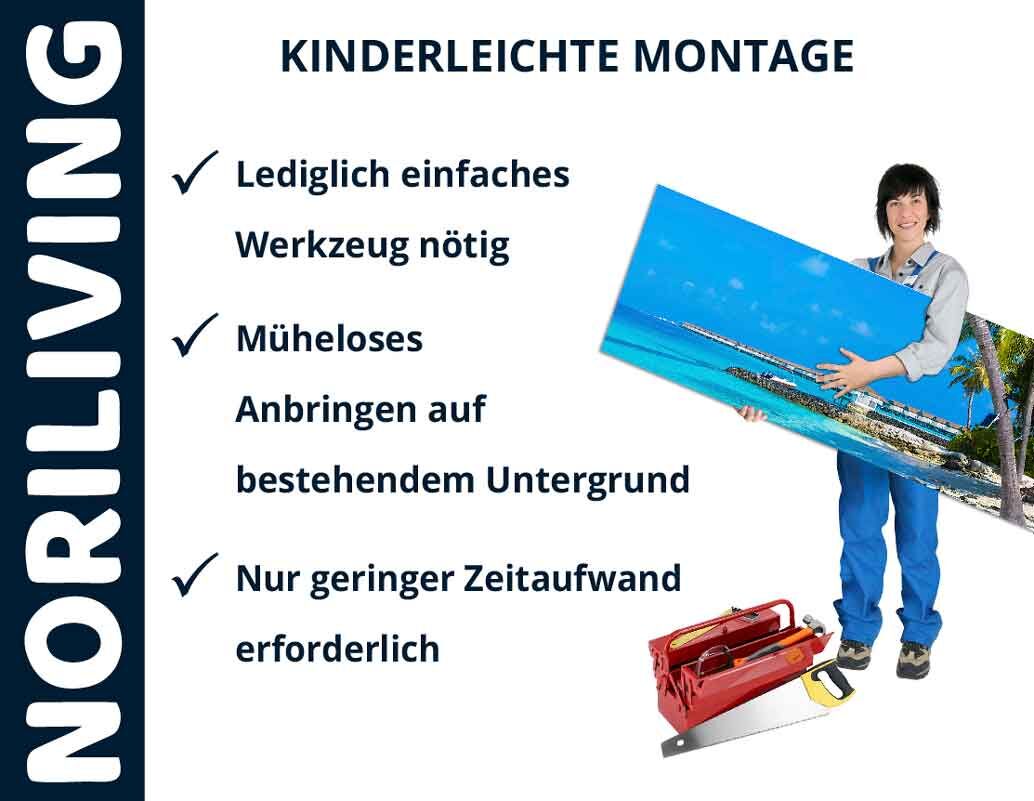 Person hält Wandbild vor tropischer Kulisse, einfacher Montagehinweis mit minimalem Werkzeugaufwand