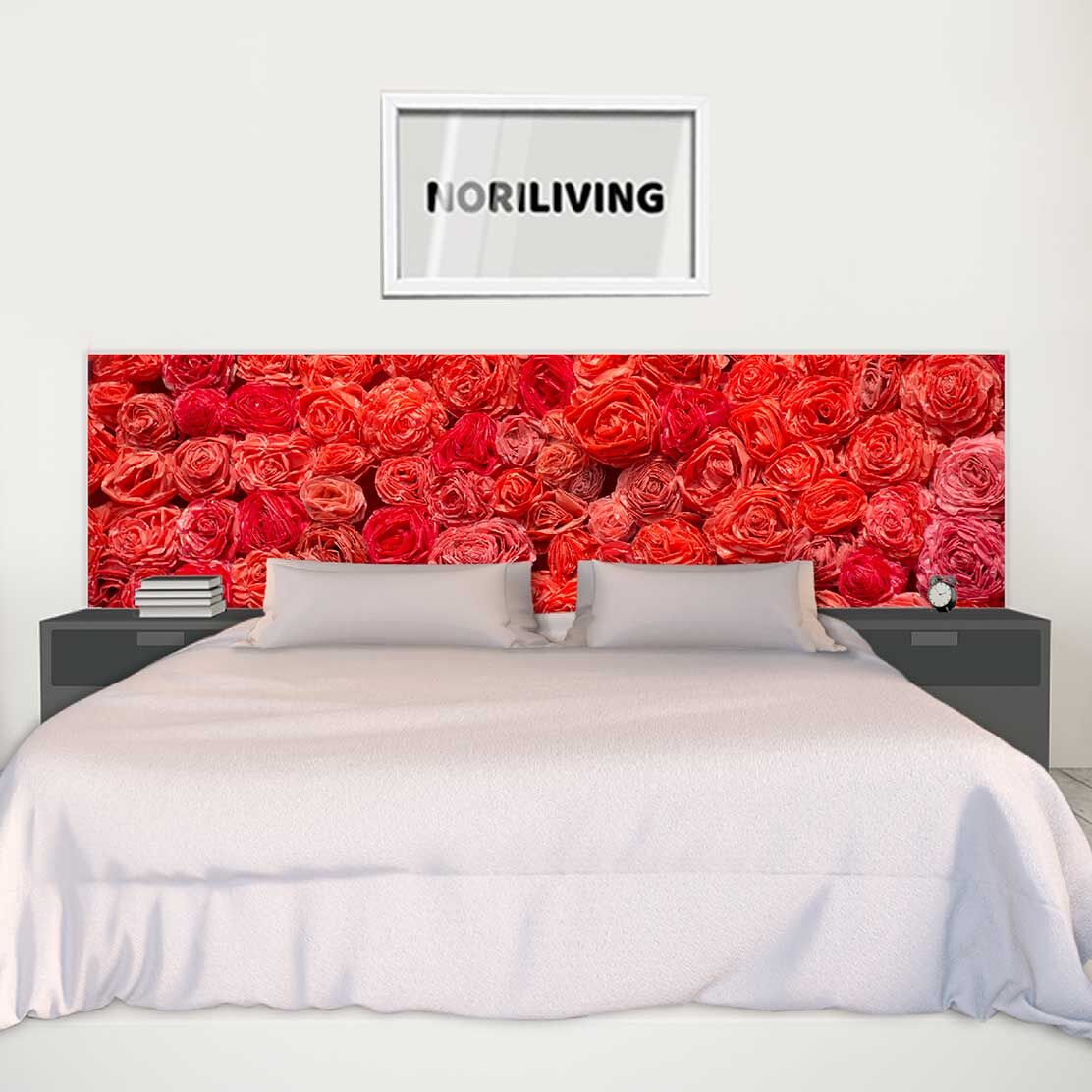 im Schlafzimmer eingebaute Bettrückwand mit Motiv rote Rosen 861