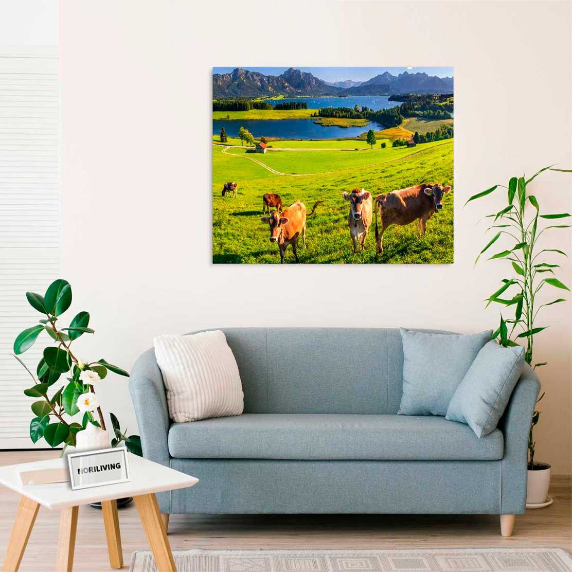 Wandbild über dem Sofa mit Motiv Panoramalandschaft mit Wiese und Bäumen 561