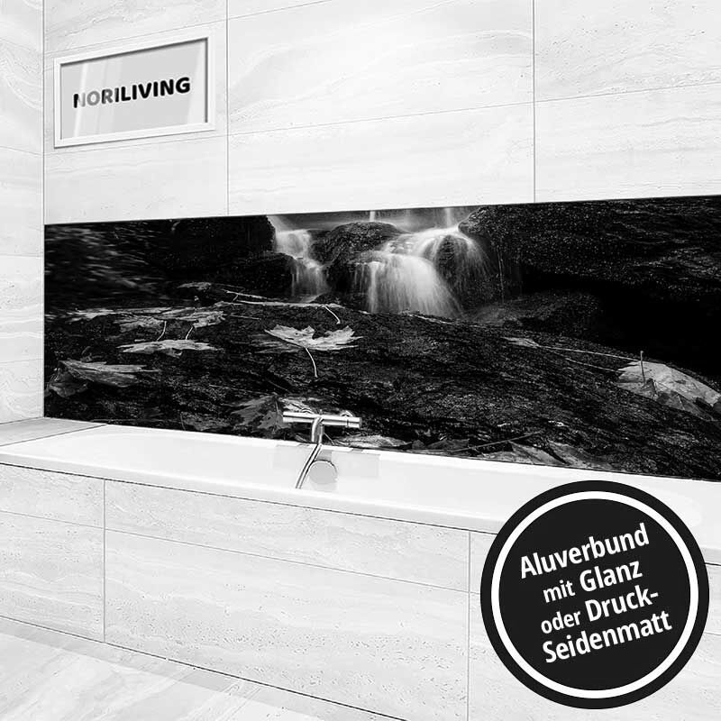Ansicht des Badrückwand-Motivs Bach Wasserfall Kaskade 634 schwarz-weiß Höhe zentriert