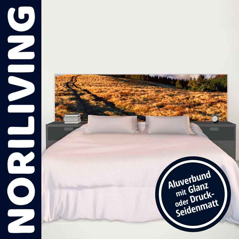 Bett mit Kopfteil in Landschaftsmotiv, angeboten von Noriliving. Alubund mit Glanz oder Druck-Seidenmatt.