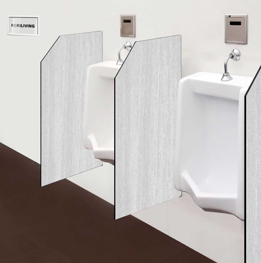 in der Toilette eingebaute Schamwand mit Motiv Steinoptik verputzt Sand beige 691 schwarz-weiß