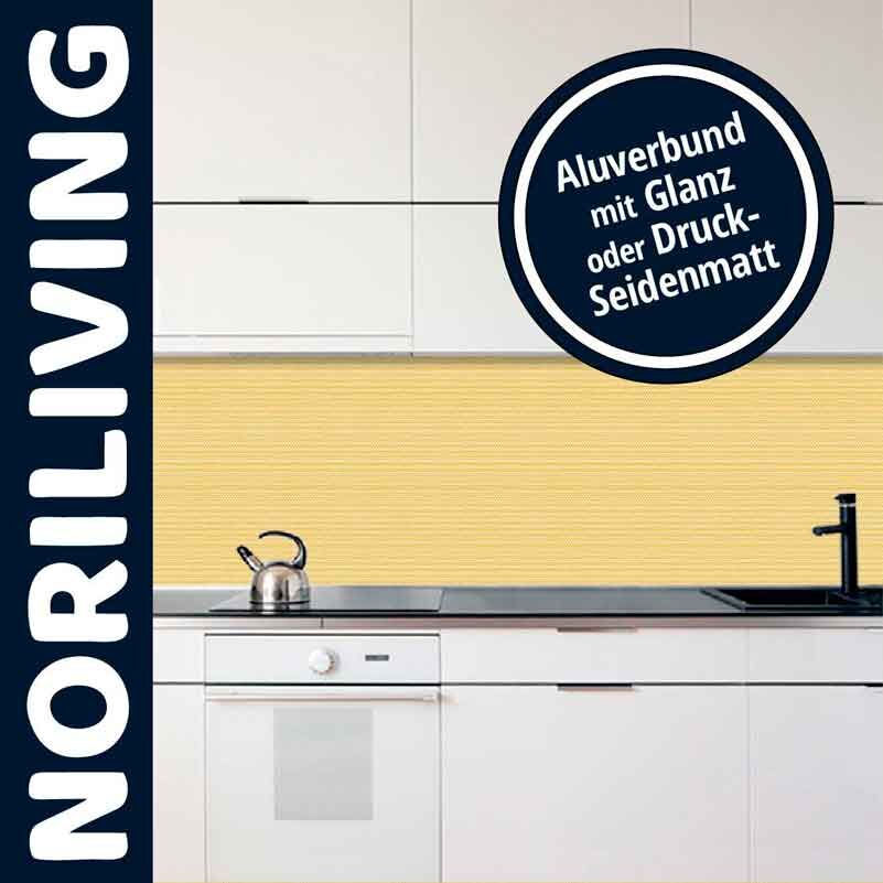 Weiße Küche mit Aluverbund-Wandverkleidung von NoriLiving, verfügbar in Glanz oder Druck-Seidenmatt