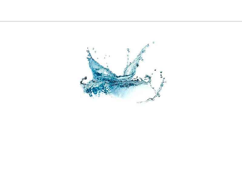Dynamisches Bild eines spritzenden Wassertropfens auf weißem Hintergrund